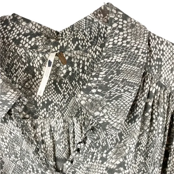 Free People Muse Snakeskin Python Button Front Long Sleeve Top Peasant Small - Picture 7 of 15